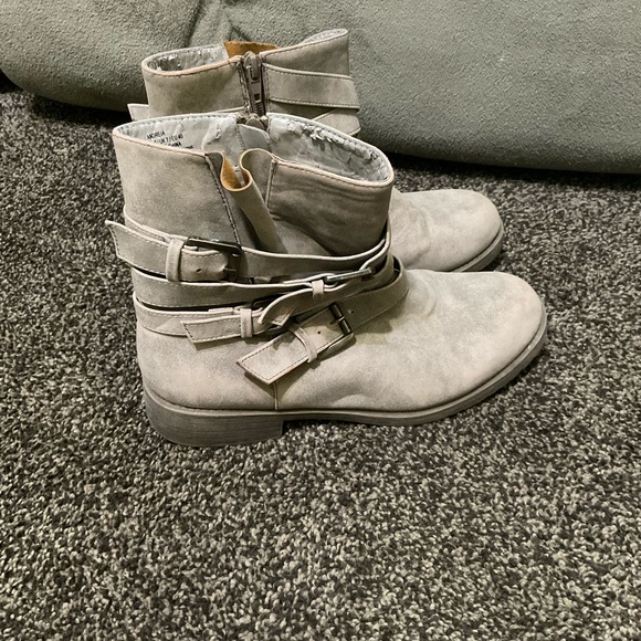 JUSTFAB ANDREIA ANKLE BOOTIE - Picture 5 of 10